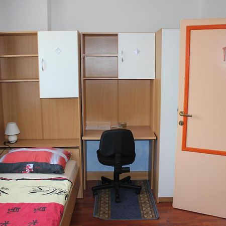 Rooms4Young Liubliana Quarto foto